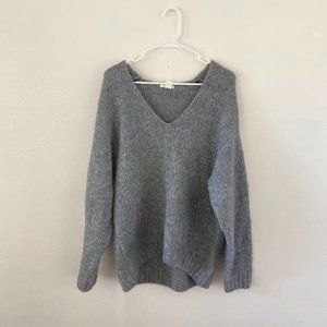 Oversized Grey H&M Wool Blend V-Neck Pullover Sweater Size Small